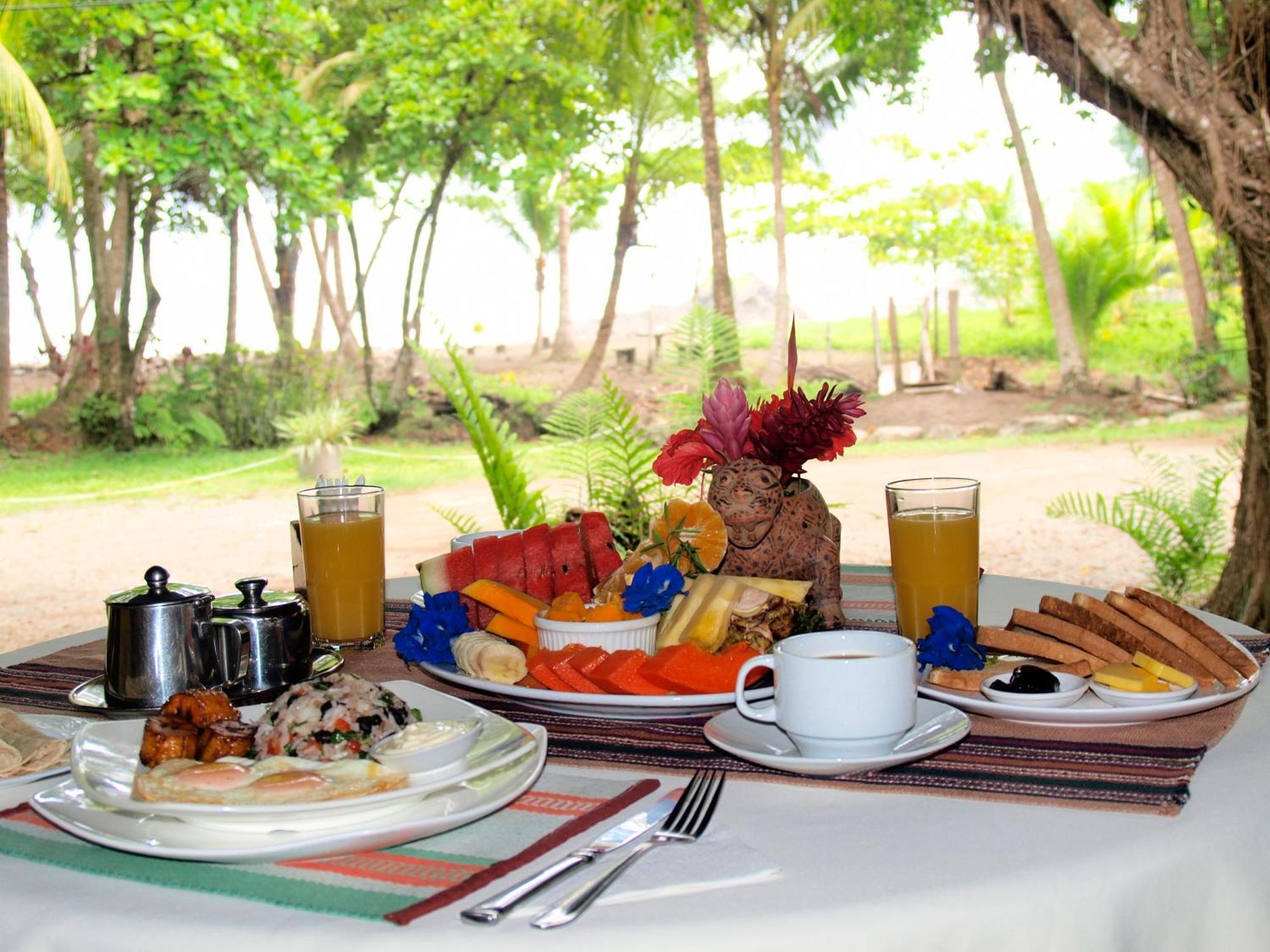 Hotel Roca Verde Beachfront Puntarenas Exterior photo